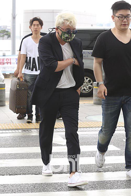 [26/6/15][Pho] BIGBANG tại sân bay Incheon đến Đại Liên, Trung Quốc CIY6F2DUYAAJwHD