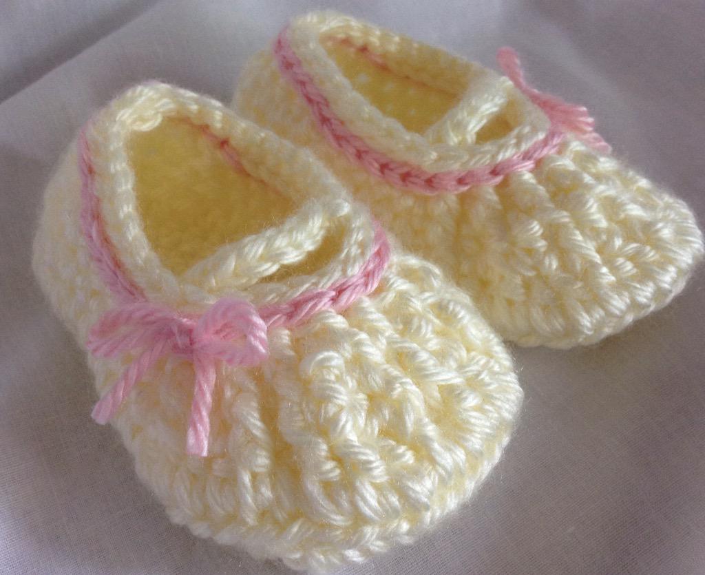 dmhooper485's tweet image. Crochet Mary Jane Baby Booties etsy.me/1FDF3vT via @Etsy #shoppershour #babygift #babygirl #newbaby #newmoms