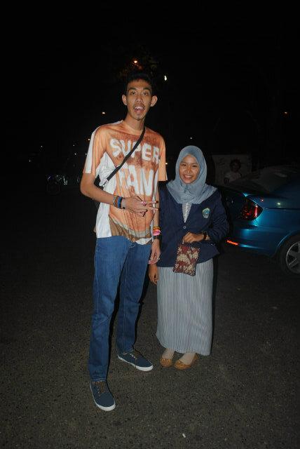 NaiiaEmboet's tweet photo. Kawan bejalan batis pas SMP,7 tahun kdd tetamu tinggi banar :D @WitariAfriani , @thaa_tuit http://t.co/Uz8u26BbBK