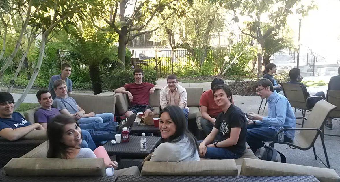 PureStorageU's tweet photo. #FiveGuys burgers poolside at the interns' summer apartments #burgerbash #PureStorageInterns http://t.co/FvRJNUsk1g