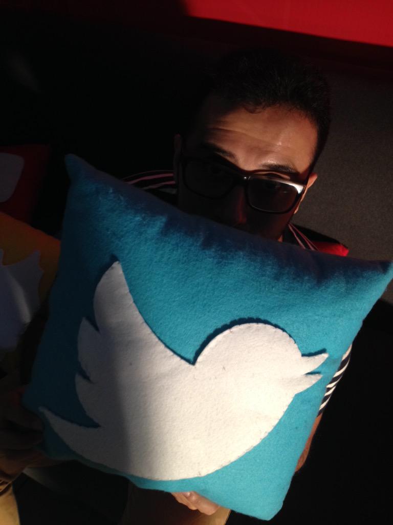 GabosaurioRex's tweet photo. @apexbbdo @LaCuracaoES quiero ganarme el celular #SMDSV2015 #SMDAPEX http://t.co/X4c9imbqba