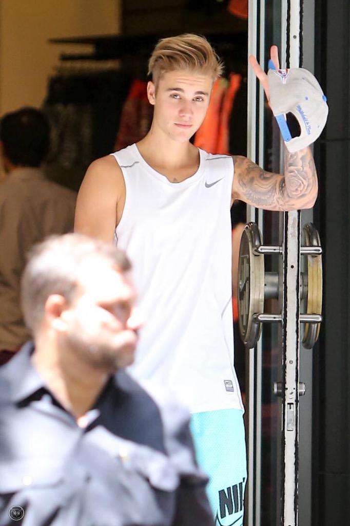 avonsboyjustin tweet picture