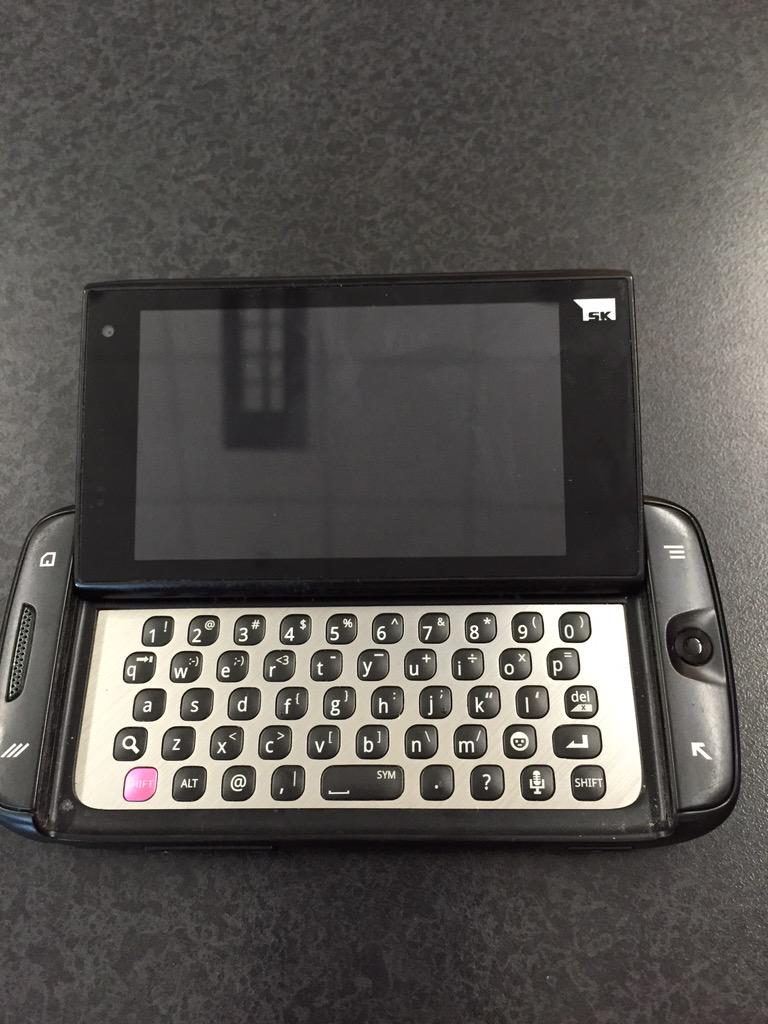 TCLongoria's tweet photo. @JohnLegere #phoneshame. Going old school with the TMobile sidekick. http://t.co/XLLbQuUD8B