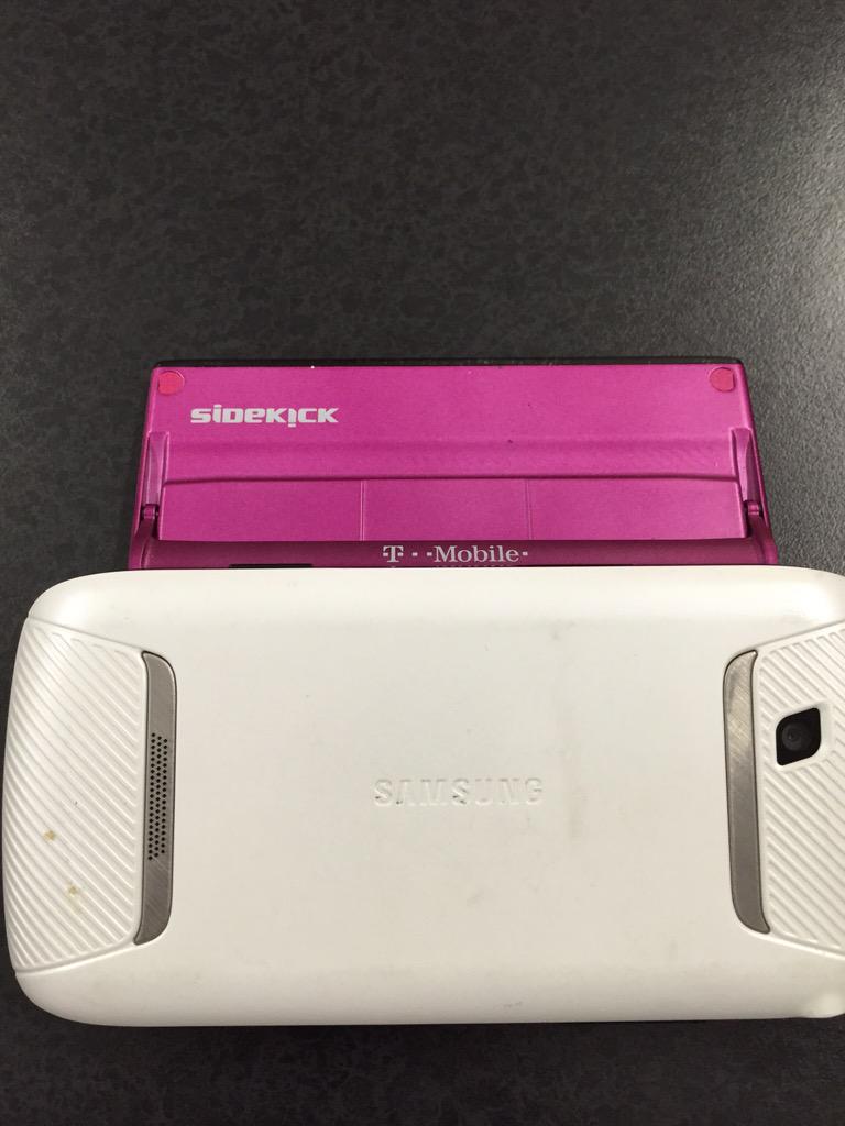 TCLongoria's tweet photo. @JohnLegere #phoneshame. Going old school with the TMobile sidekick. http://t.co/XLLbQuUD8B