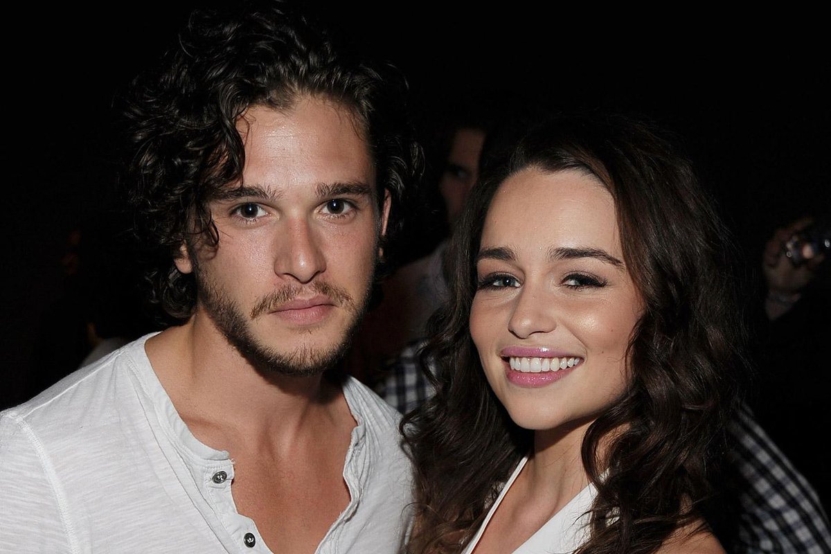 “<a href="/VanityFair/">VANITY FAIR</a>: Emilia Clarke gives Jon Snow fans a glimmer of hope vnty.fr/1JmrIzV ” <a href="/patogdelavega/">González de la Vega</a>