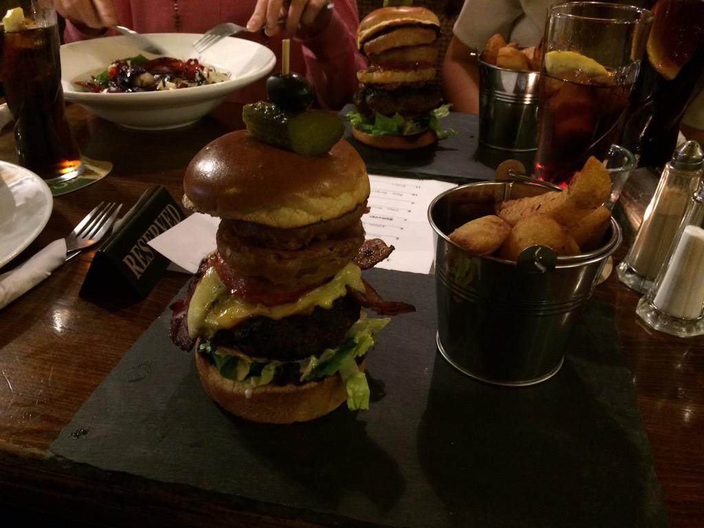 PWhiley's tweet photo. @ScottyChilton @mark_edwoo who needs Annie's? #monsterburger #allofthemeats #beeffeast #fitforaking http://t.co/0ddTMyj8V0