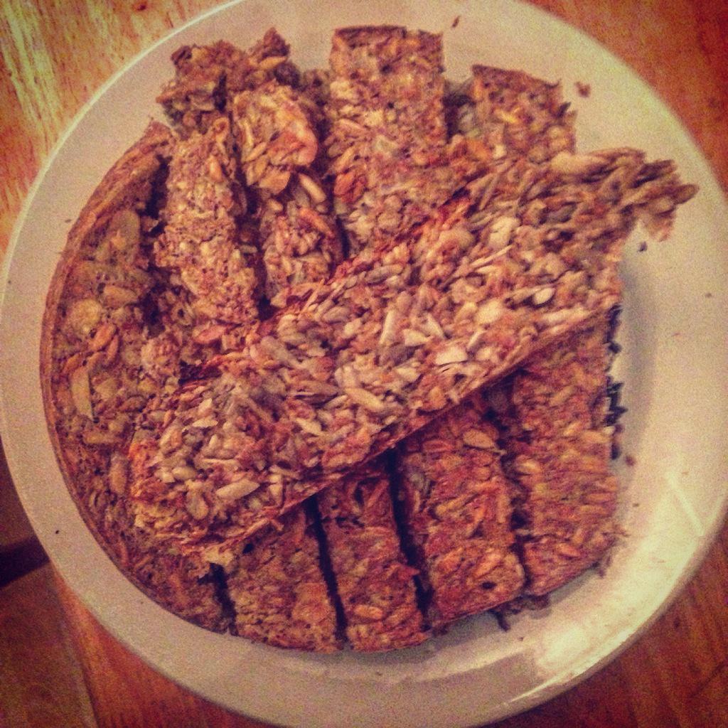 PeppaBites's tweet image. Miss Vegan Delicious Bread Filled With Sun Flower Seeds, Flax Seeds, Almonds, &amp;amp; Oats - Yum #seededbread #breadmaker