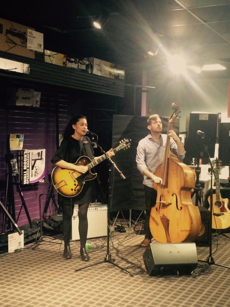Featurefm's tweet image. Kicking off our event at @guitarcenter with an amazing live performance from @didapelled #featurefm #fmmusicians