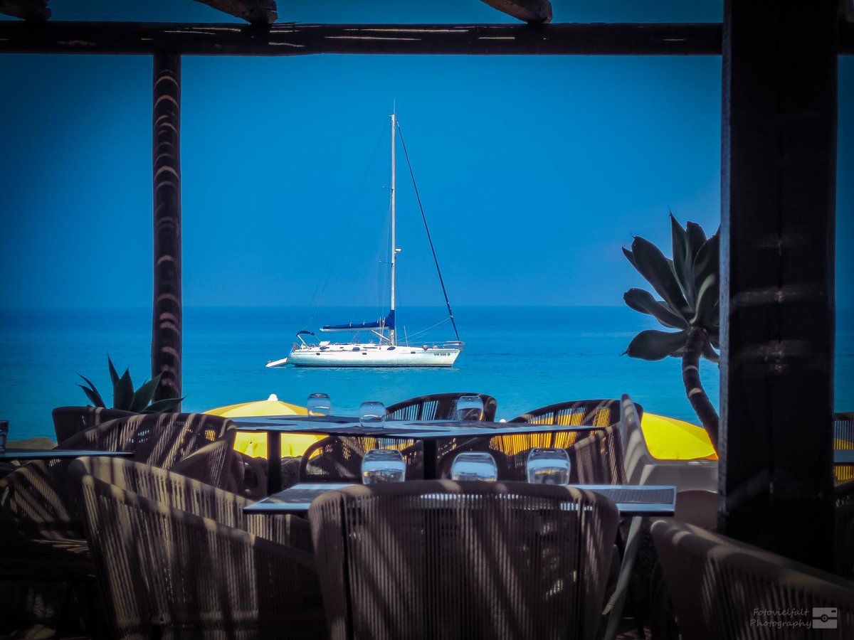 Fotovielfalt's tweet photo. #bds2015 some more impressions from beautifull @Baiadelsole 
#restaurant #morning @ilovecalabria http://t.co/pSS3c3zu9B