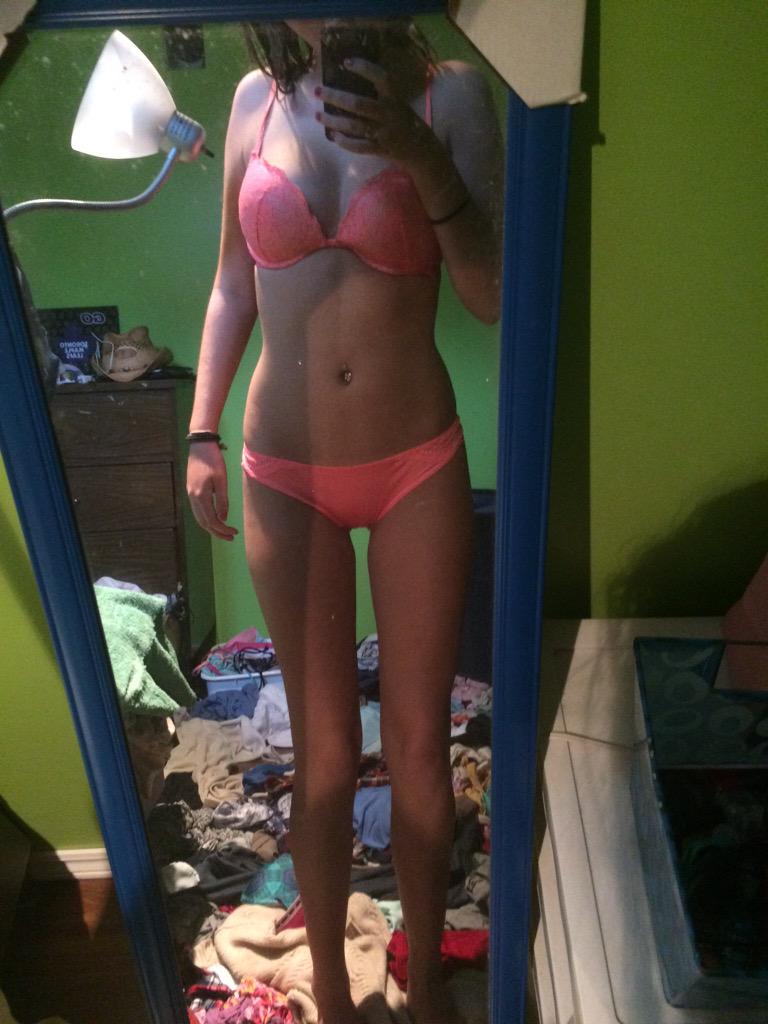 nobletonroad69's tweet image. Matchy outfit !!!! ( ps messy room , girl probs)
