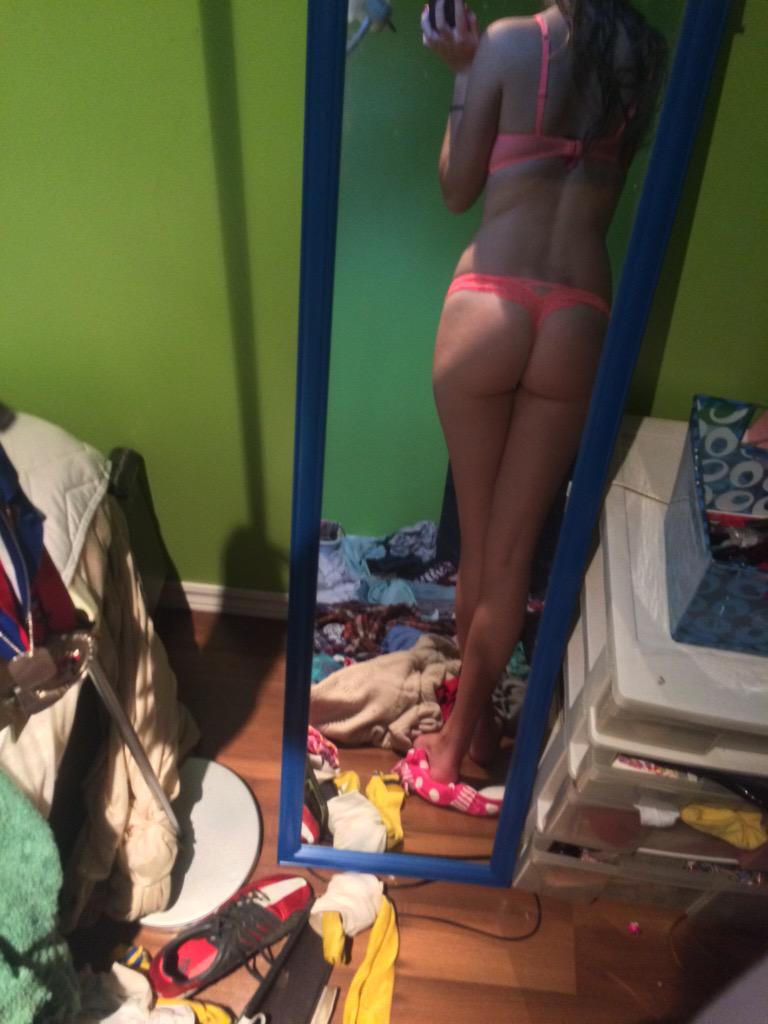 nobletonroad69's tweet image. Matchy outfit !!!! ( ps messy room , girl probs)