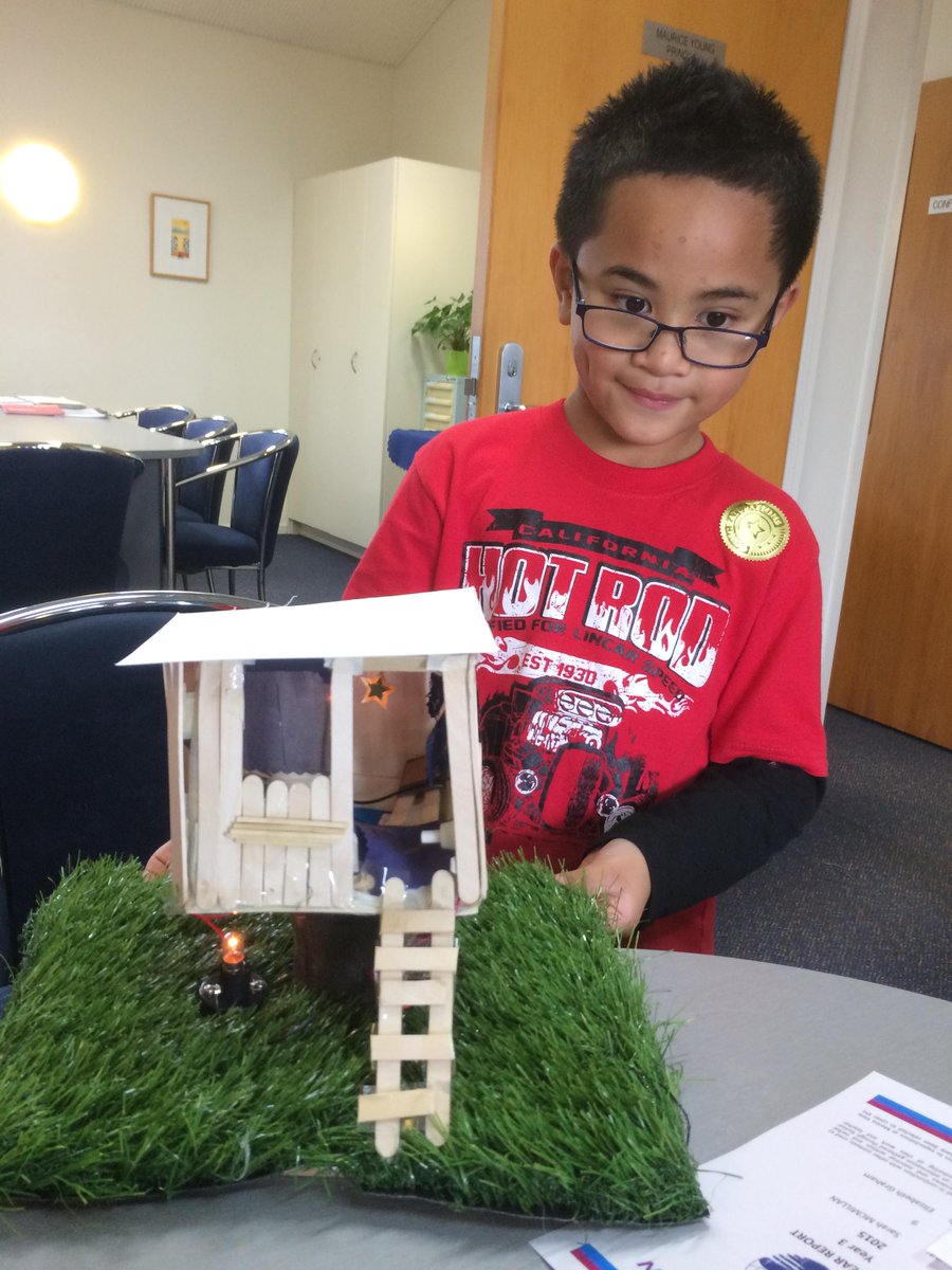 maurieynz's tweet image. Tree hut, man cave and boat. #learningbycreating