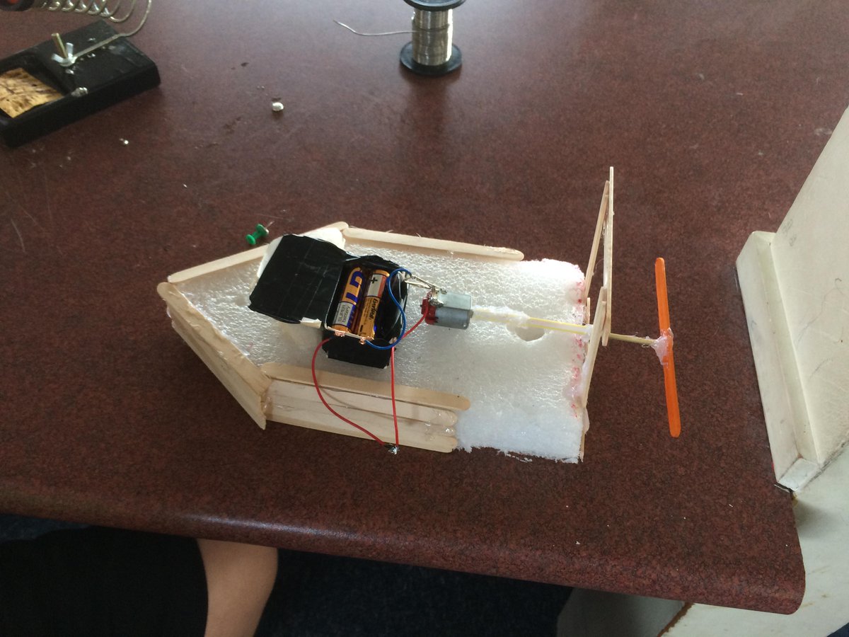 maurieynz's tweet image. Tree hut, man cave and boat. #learningbycreating