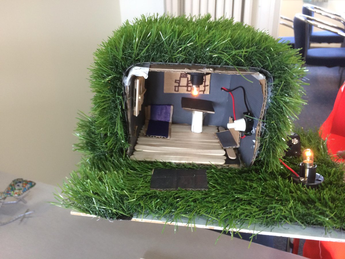 maurieynz's tweet image. Tree hut, man cave and boat. #learningbycreating