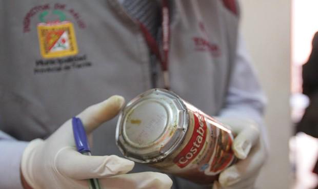 larepublica_pe's tweet photo. #QaliWarma entrega sardinas malogradas a estudiantes de #Tacna http://t.co/AfpsBTNzMX http://t.co/t6cB1Nvd9d