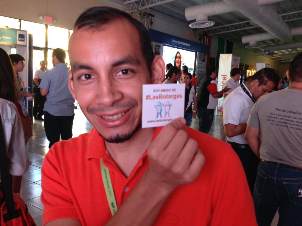GabosaurioRex's tweet photo. @ChicaAbstracta y @Gcamposmadrid son de la mera cherada de #LasBotargas #SMDayForGood #SMDsv2015 http://t.co/MjZKZqdgjM