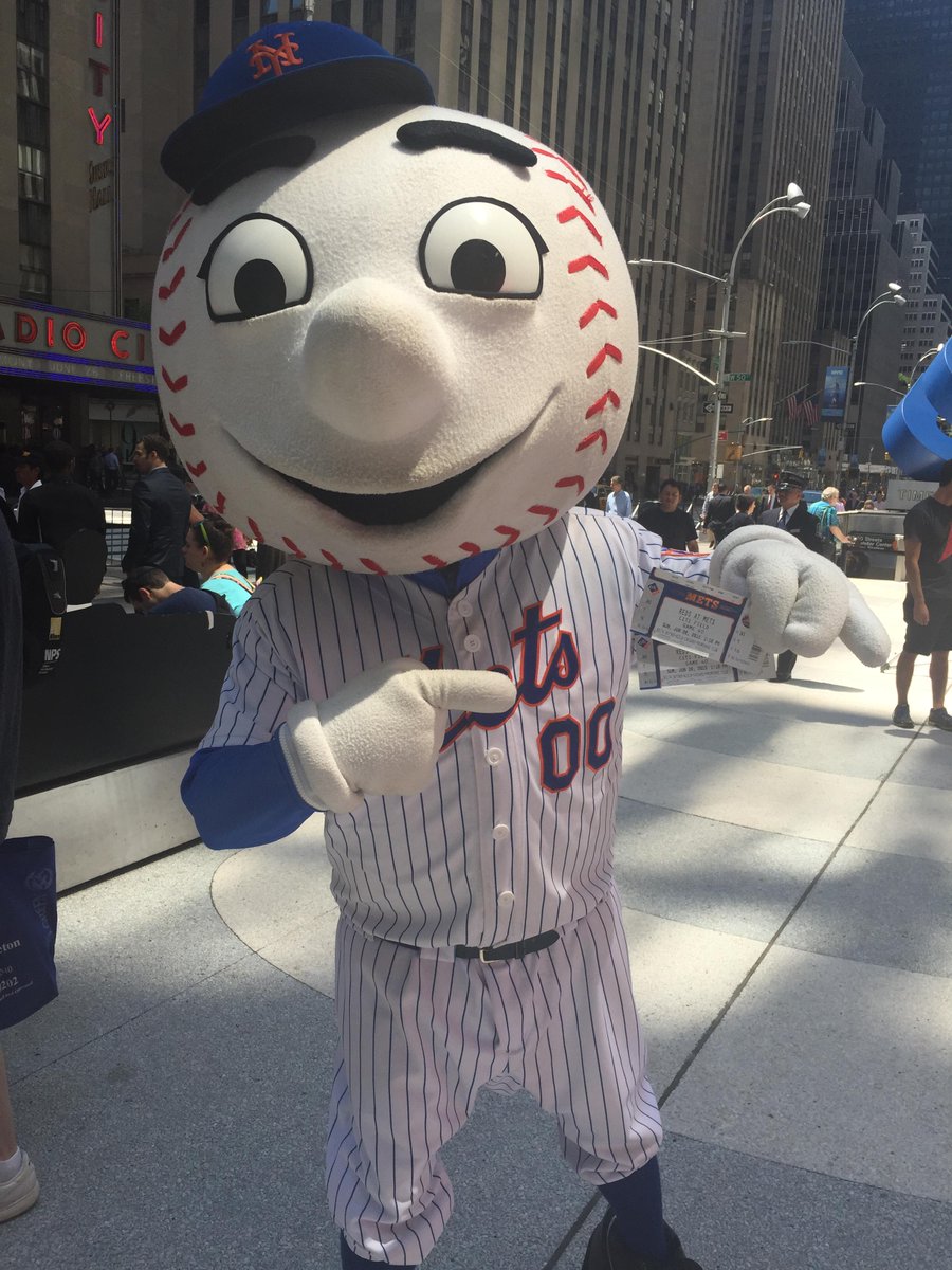 Mets's tweet photo. For every 1k RTs this get we will give away a pair of suite tickets to Sunday’s game! #Whiff http://t.co/RSOolrCURX http://t.co/w8Hu5aYMGS