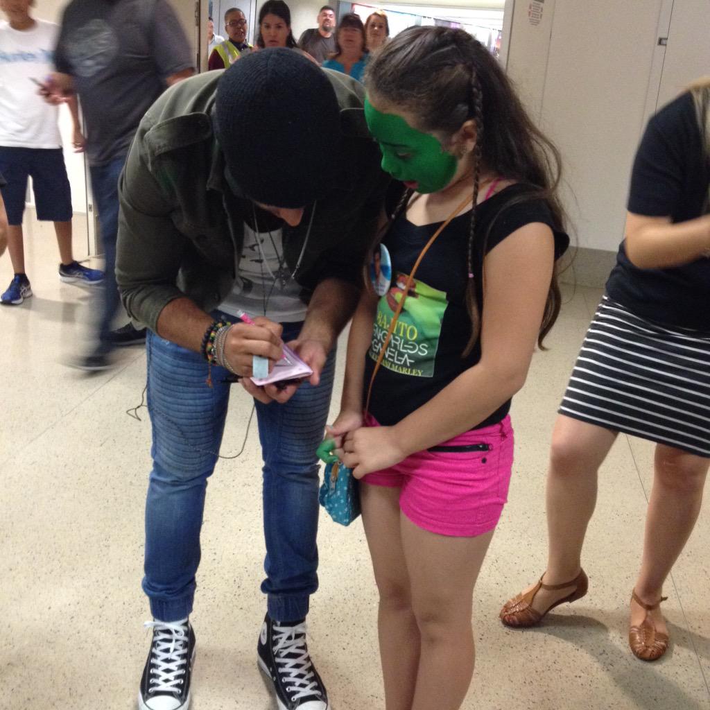 tania_247's tweet photo. 😍😍😍 las mini #Canelitas con @jencarlosmusic su papasote😜 @LasAngelitasLA #LA #LAX  @Lissettecanela @CarolinaLMoreno http://t.co/O24xJDRXFH