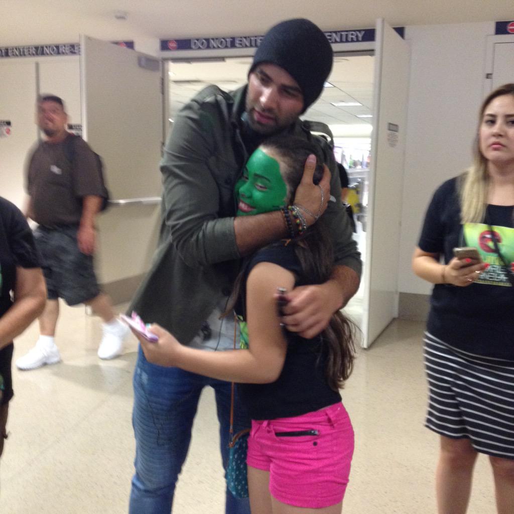 tania_247's tweet photo. 😍😍😍 las mini #Canelitas con @jencarlosmusic su papasote😜 @LasAngelitasLA #LA #LAX  @Lissettecanela @CarolinaLMoreno http://t.co/O24xJDRXFH