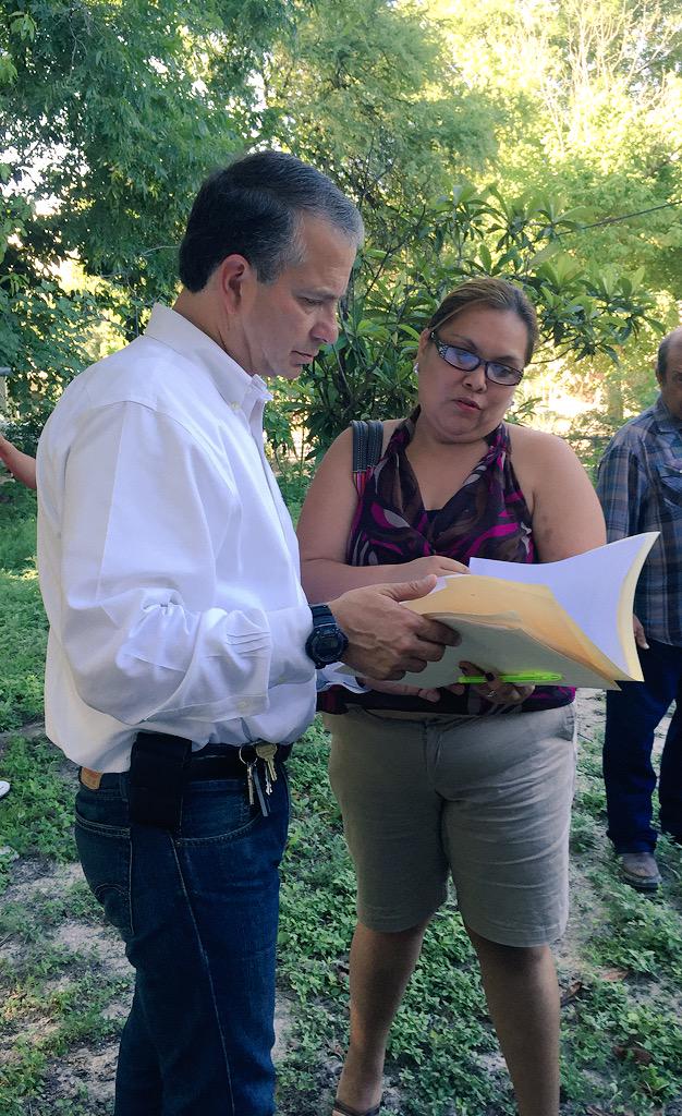 fsaracho10's tweet photo. Continuamos en la zona Centro #Nava agradeciendo toda su confianza #JuntosPorCoahuila http://t.co/zUKPjCJaC5