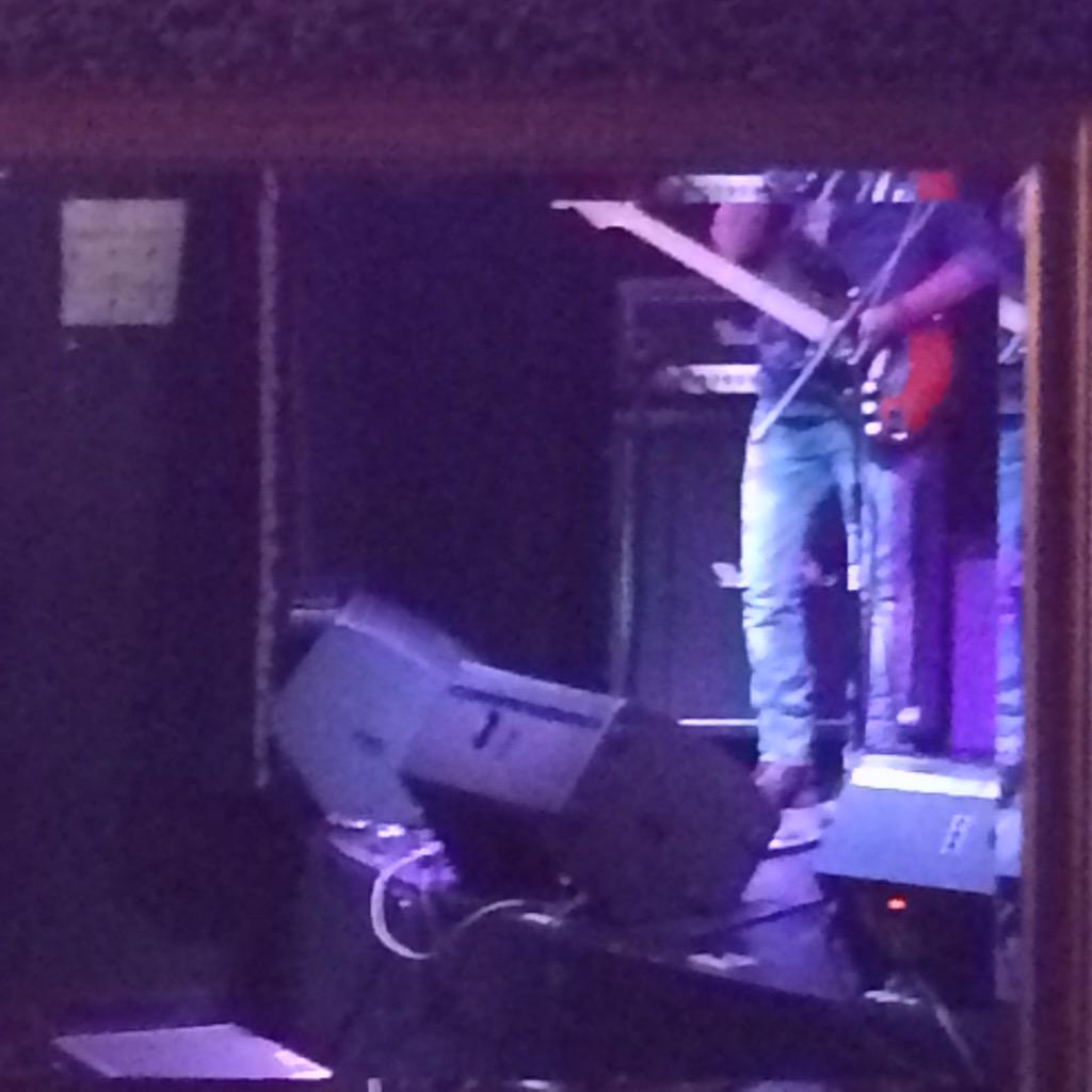 Mustangrock's tweet photo. Ya en #SoundCheck @Mustangrock @drvelorio http://t.co/Ivn1Te6BfC