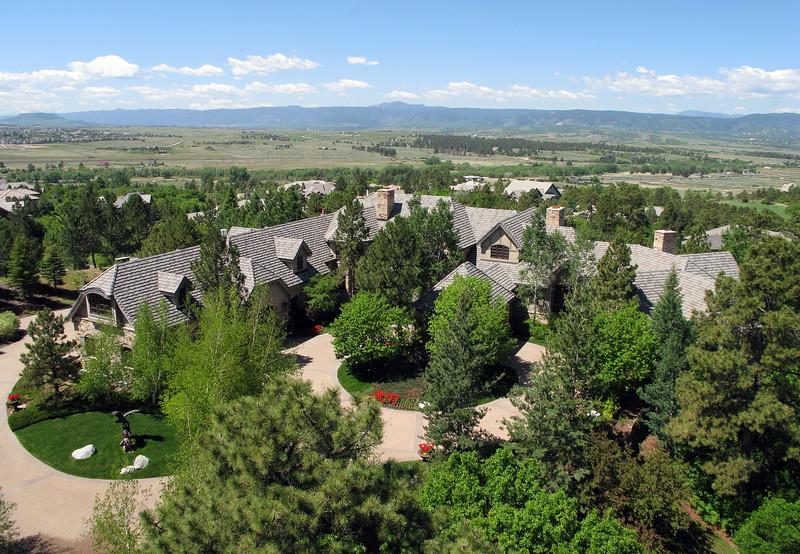 denverpost's tweet image. Got $7.9 million? Love #CastleRock? You should move in here. It has a tree house: dpo.st/1SOGpgC