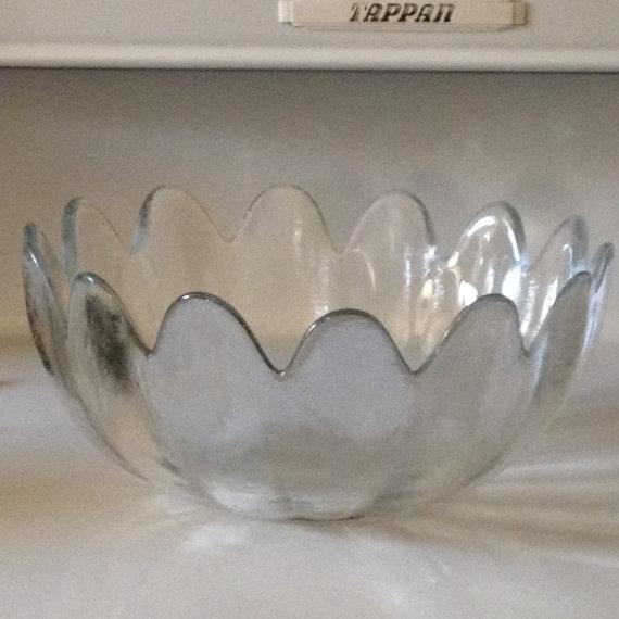 bibbibobo's tweet photo. http://t.co/iRSSDusWKR
#Blenko #clear #floriform #husted #bowl #ourvintagehour #etsymambo #visualromasvintage http://t.co/AiggzHbGbV