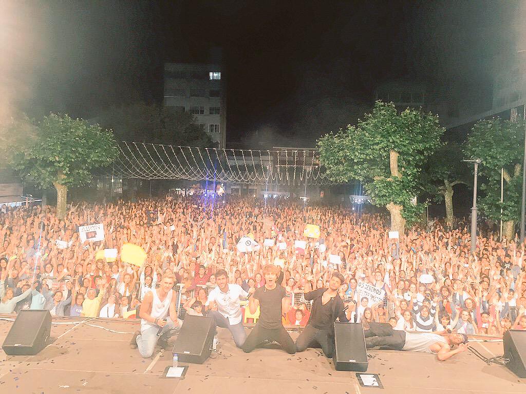 AlvaroGango's tweet photo. Ha sido algo muuy grande, CARBALLO!!!!! :D :D Qué bien se está por Galicia!! 😀😀😀😀 GRACIAS! ☺️ http://t.co/g3mmFZ05Nr