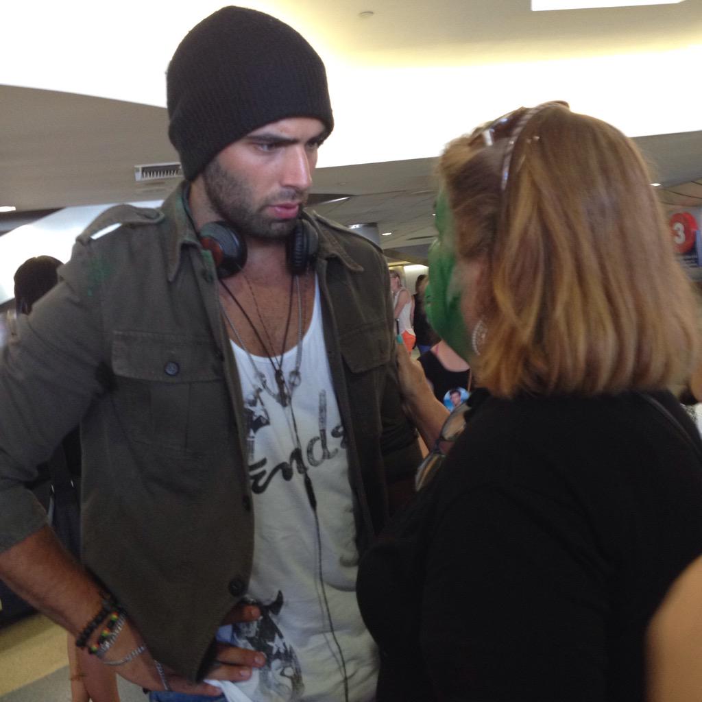 tania_247's tweet photo. Eres unico @jencarlosmusic ❤️ con #LaFam #LA #LAX @Bajito @CarolinaLMoreno @Lissettecanela http://t.co/54WKjgQTdV
