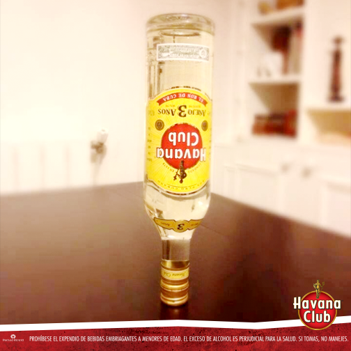 HavanaClubCol's tweet photo. ¿Ya han hecho este truco #HavanaClub? http://t.co/D1nwiSsSnx