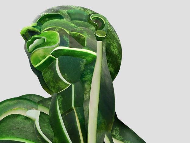 #Fotos Con frutas y verduras, Dan Cretu esculpió modelos humanos que llaman la atención ow.ly/OOBdr