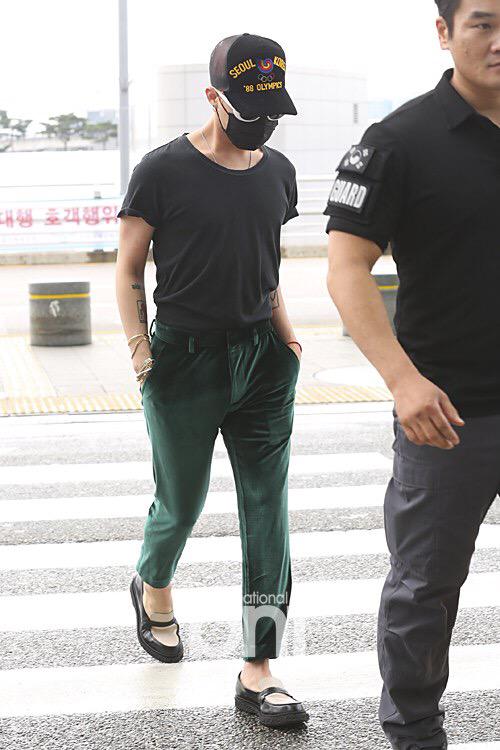 [26/6/15][Pho] BIGBANG tại sân bay Incheon đến Đại Liên, Trung Quốc CIYv5GMVEAEPBFT