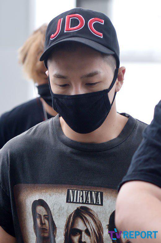 [26/6/15][Pho] BIGBANG tại sân bay Incheon đến Đại Liên, Trung Quốc CIYwkqIUkAAdBk3