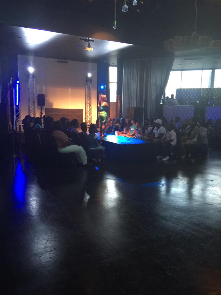 finofashionshow's tweet photo. #fino2015 http://t.co/1MddrGqLN8