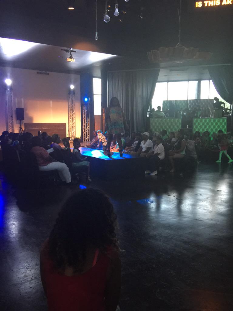 finofashionshow's tweet photo. #fino2015 http://t.co/1MddrGqLN8