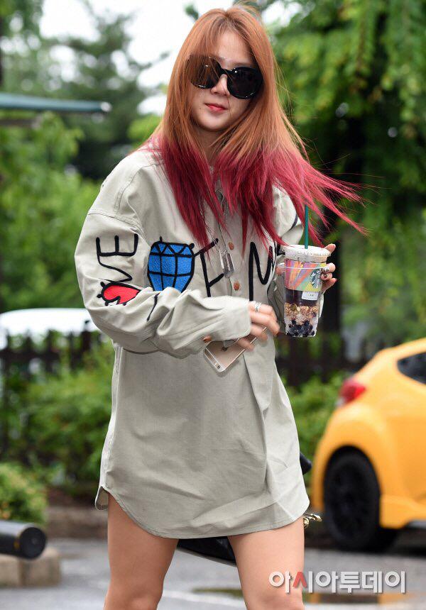[PHOTOS] 150626 #SiSTAR Soyou otw Music Bank (cr.as tagged) #shakeit #starshipindopost
