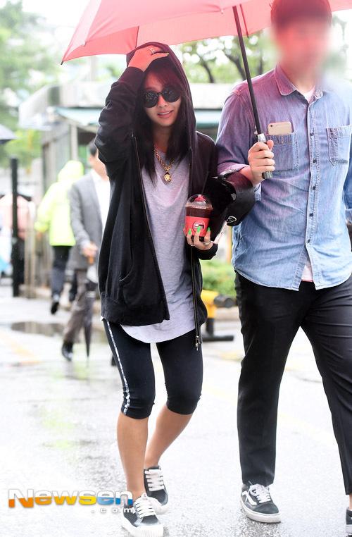 [PHOTOS] 150626 #SiSTAR Hyolyn otw Music Bank (x.com/sethrobot tagged) #shakeit #starshipindopost