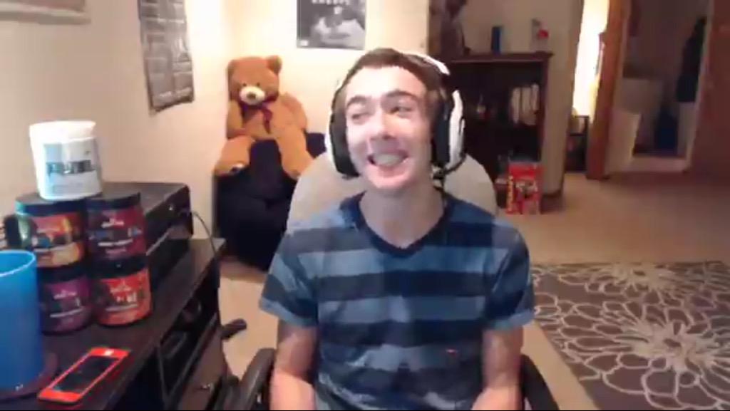 RaGeSonaR's tweet photo. @FaZe_Caarl is the funniest dude ever! 😂Keep doing what you're doing! 😎 http://t.co/Rb6oIN343X