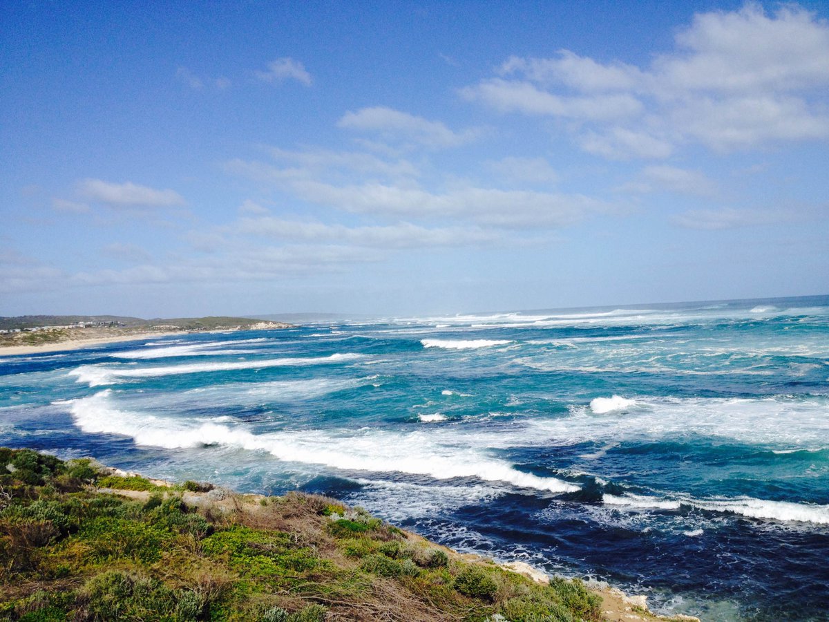 Plenty of people enjoying the sun in #MargaretRiver as monster swell hits WA coast. tinyurl.com/ok28hj4 <a href="/AMR_Mail/">Margaret River Mail</a>