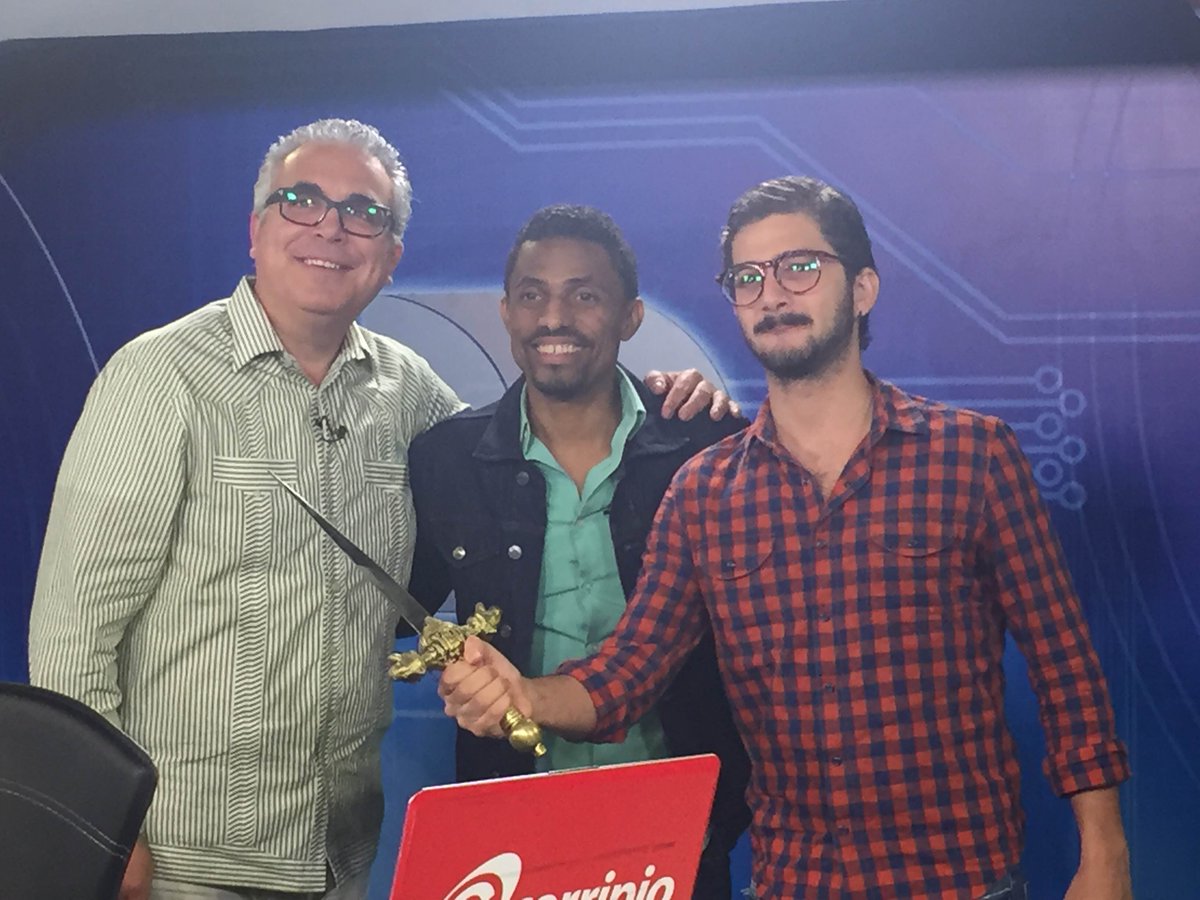 Telenoticiasrd's tweet photo. ¿Dónde estaba la daga del @detectivewilly? Veálo hoy #EmisionEstelar de @faustomata5 y @rcavada http://t.co/bxG44CkASY