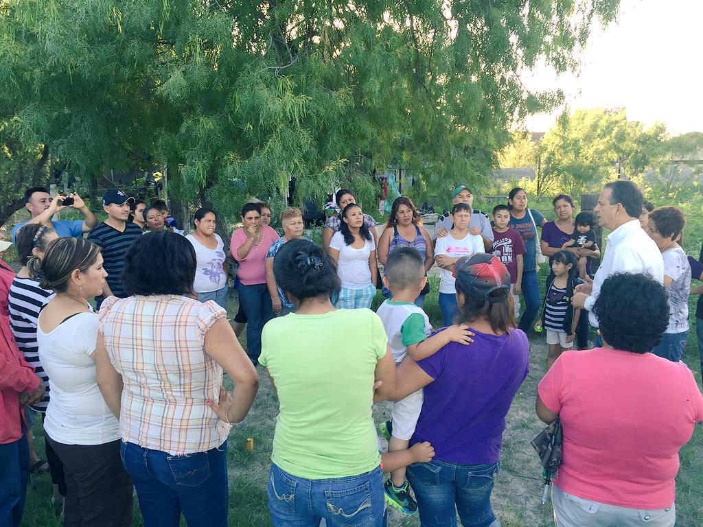 fsaracho10's tweet photo. Seguimos en #Nava en la V. Carranza agradezco y valoro su respaldo y confianza! #JuntosPorCoahuila http://t.co/yRXGtSRuYC