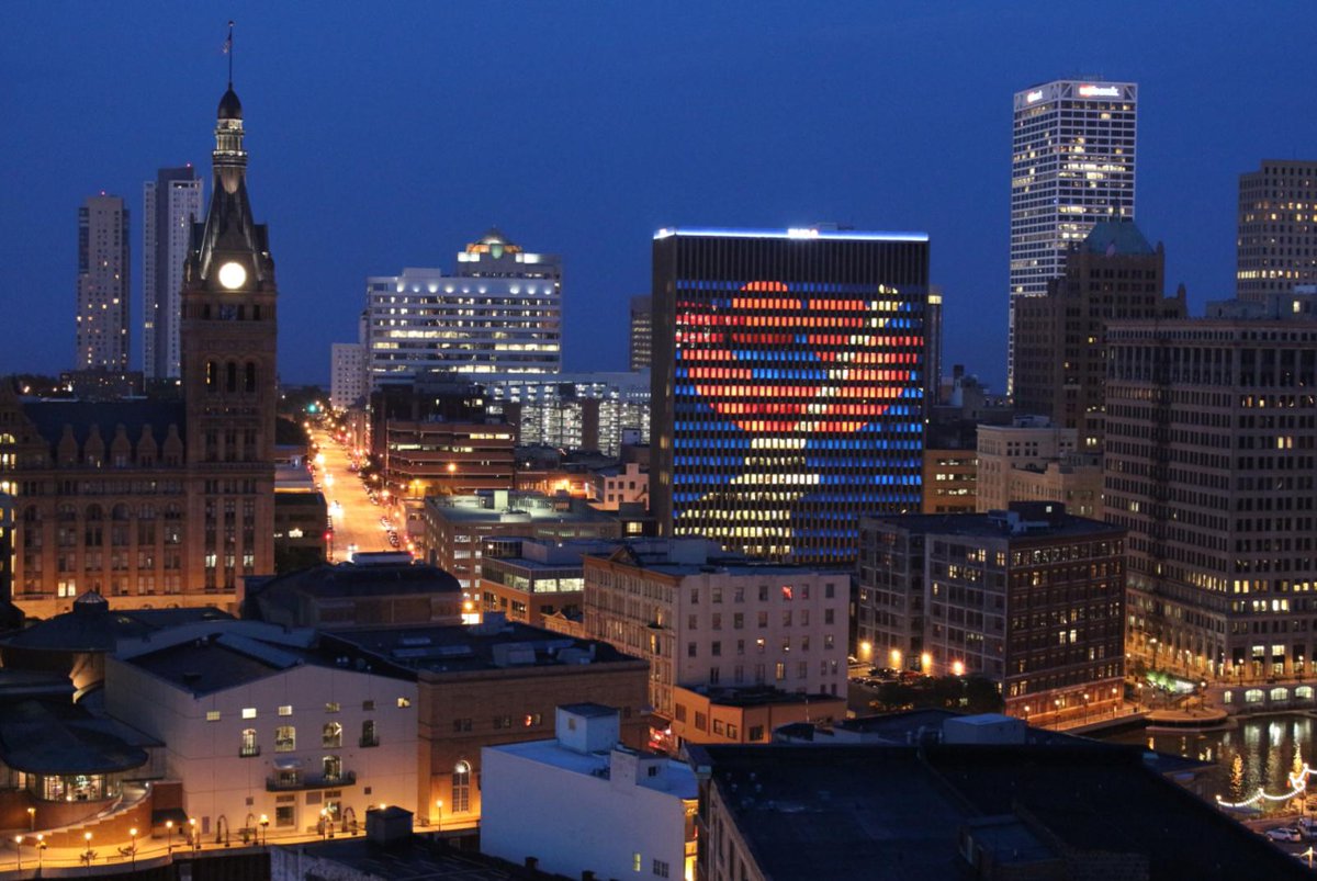 Summerfest's tweet photo. Check it out - @BMOHarrisBank is getting in the swing of Summerfest! http://t.co/pvNOs19H91
