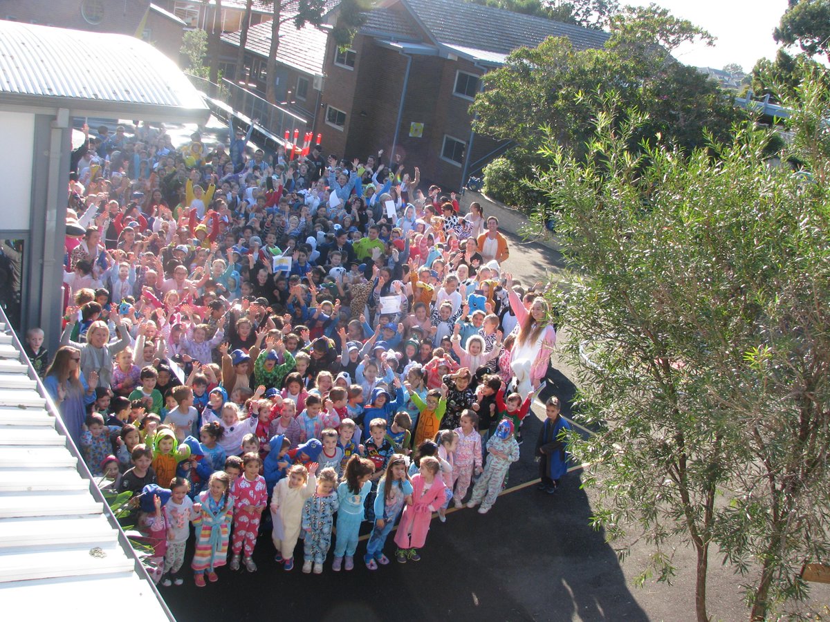 olssmiranda's tweet photo. Jump for kids today at OLSS in Pajamas @Jumping4Kids http://t.co/zNuJEpYkAX