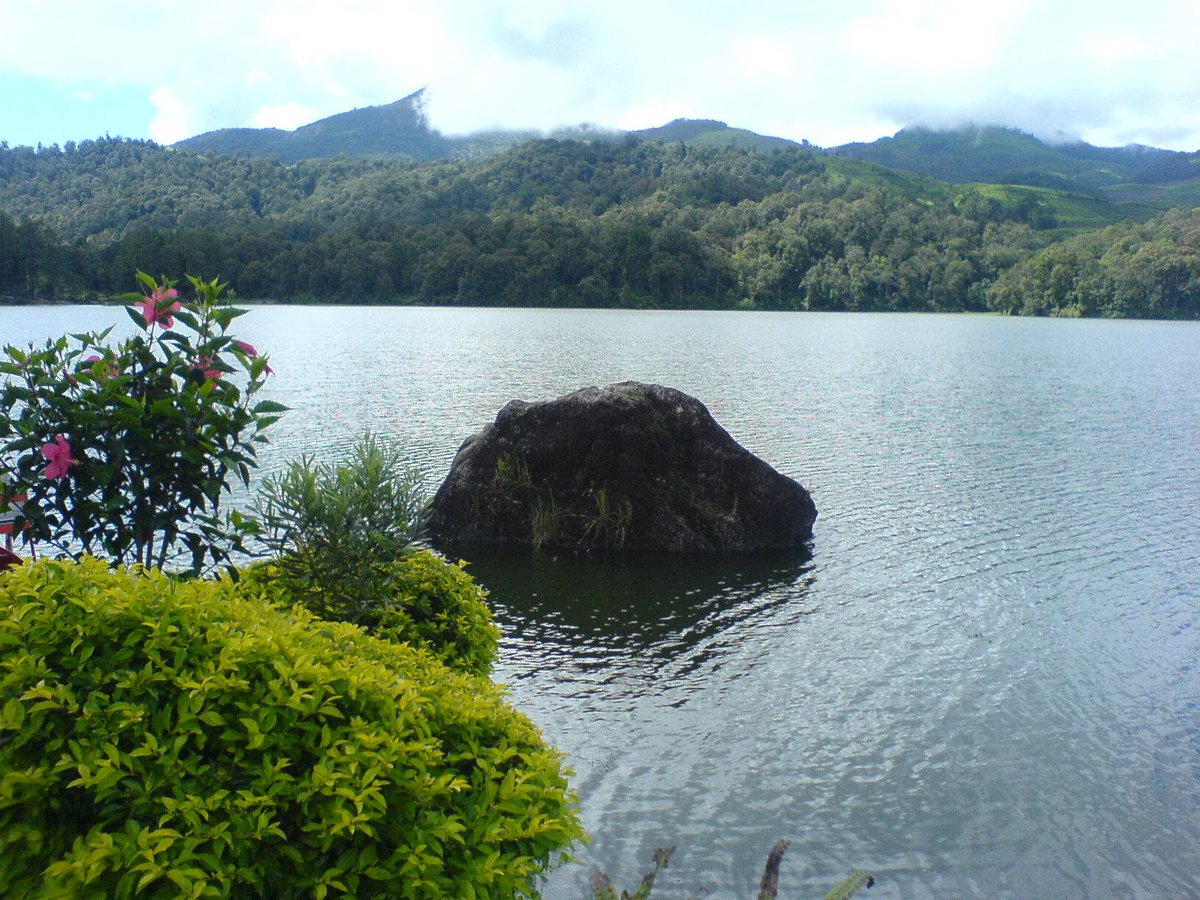 “Situ Patengang” Romantisme Danau di Kawasan Ciwidey bit.ly/1Lysc6q #wisataBDG
