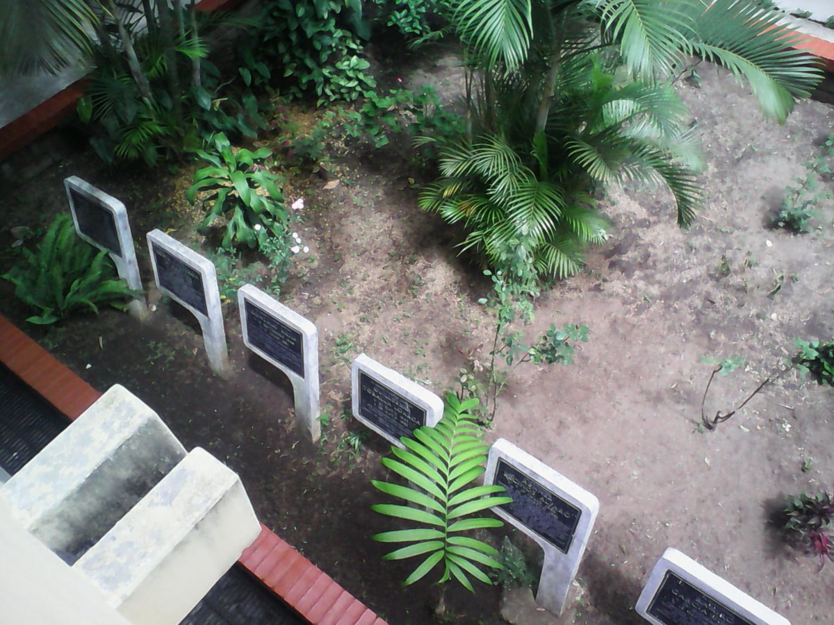 garcil10's tweet photo. sigo explorando la u http://t.co/fCfdalXY4x