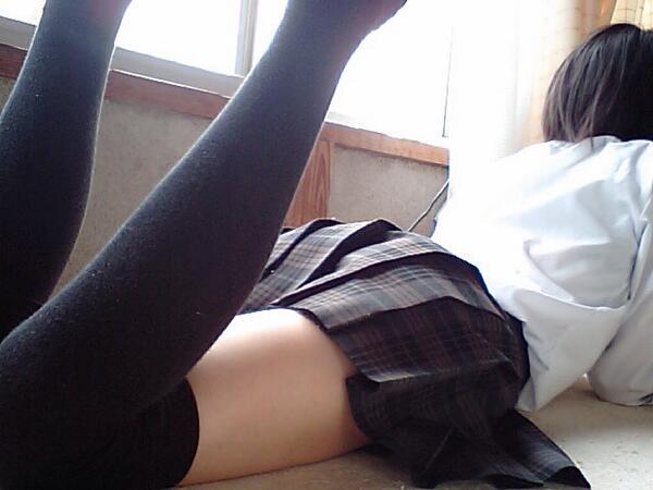KneeHigh_ss's tweet photo. 制服黒ニーハイ http://t.co/bF95AnVd6A