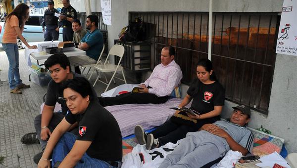 teleSURtv's tweet photo. Jóvenes protestan con ayuno ante corrupción en Honduras | http://t.co/GdBFRsdFBv http://t.co/PKNJtz9d8i
