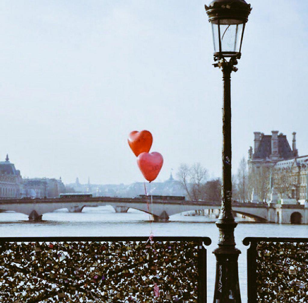 💜✉

ومن أجل أن يرتاح قلبكَ ,, لا تهتمَ الاَ بمنْ يهتمَ بك ..!""

♡~
.
.