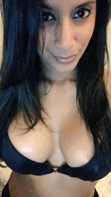 Coming on now! Let's play some #tbt jams and have fun!! @justcreeping2 @EliteCamPromos http://t.co/Z<a href="/tag/tbt"class="tags">#tbt</a>