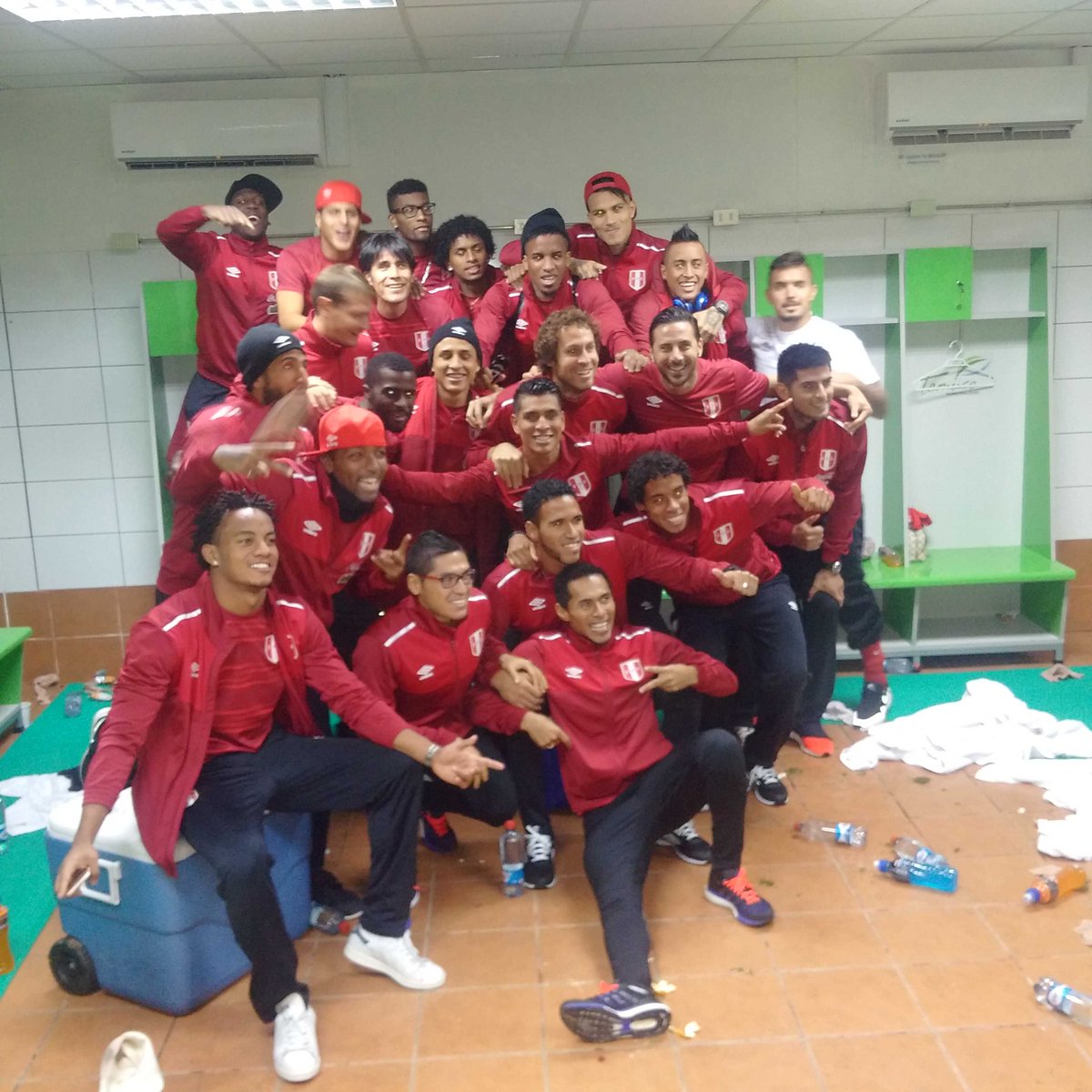 pizarrinha's tweet photo. Chainata pukllaspa ñaupaqman risunchis qancunahuan Perú Llaqta Masiycuna!! Arriba Perú!! http://t.co/31mhlilBNr